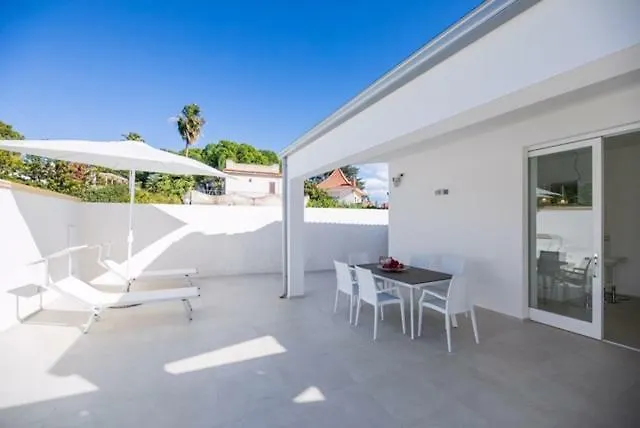 Total White Villa Fontane Bianche