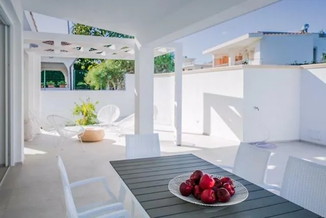 Total White Villa Fontane Bianche