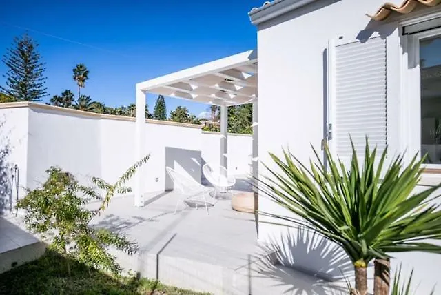 Total White Villa Fontane Bianche
